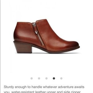NWOT Vionic Jolene booties 8.5